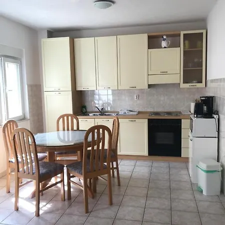 Sano Апартаменты Подстрана