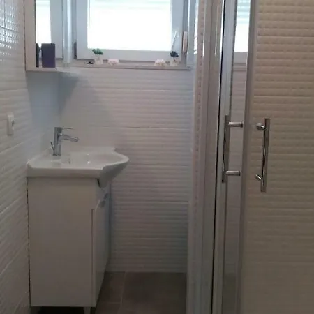 Sano بودْسْتغانا