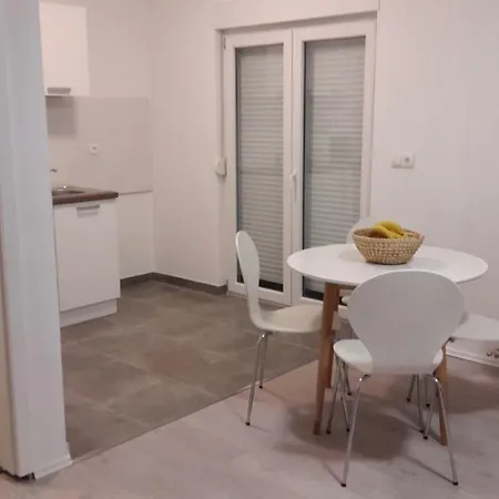 Sano بودْسْتغانا