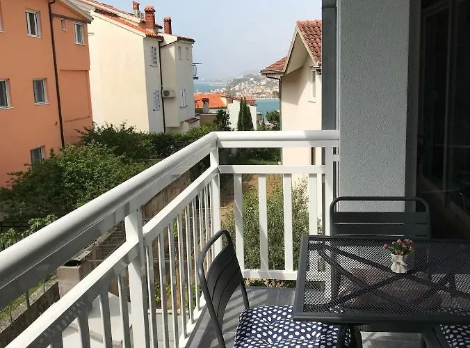 Sano Подстрана